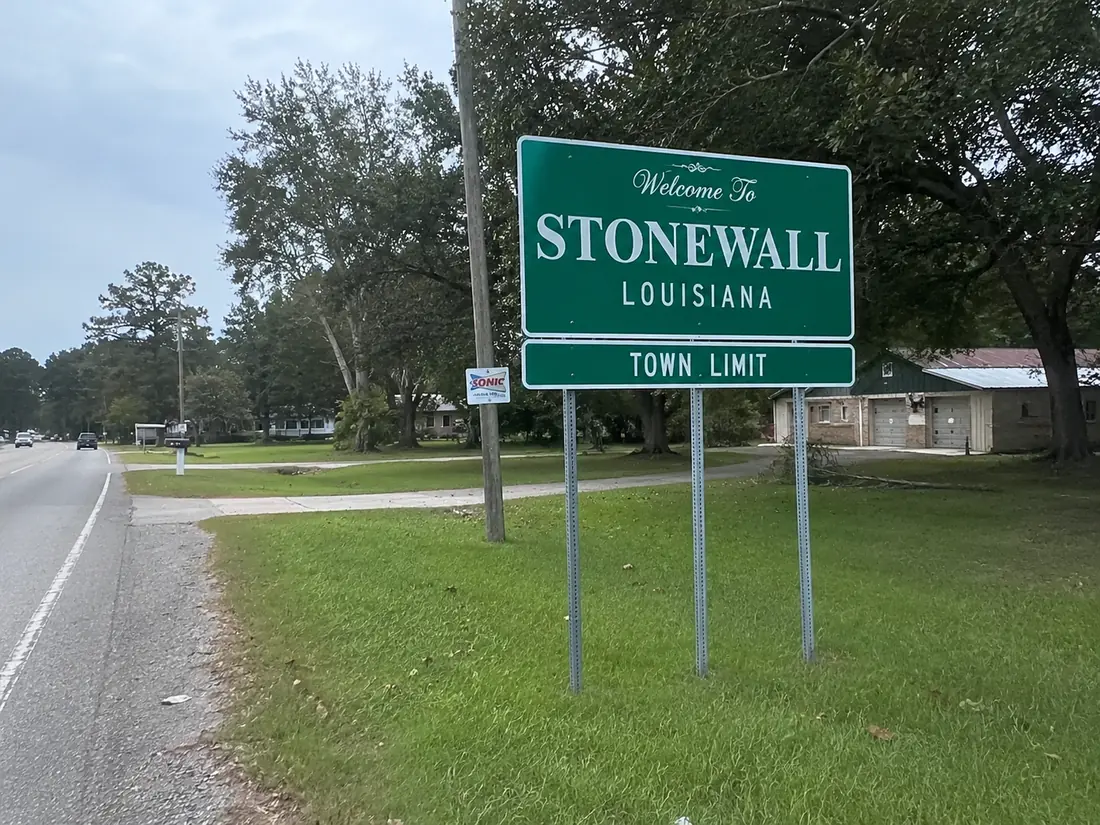 Stonewall, Louisiana town limits sign